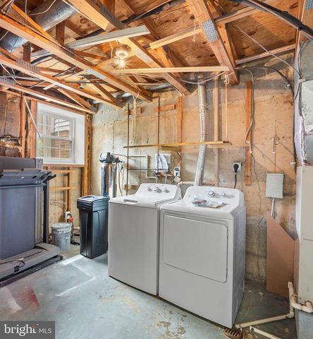 8387 WOODLINE CT, Manassas, VA 20110