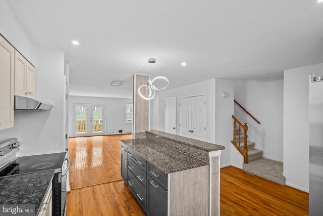 8387 WOODLINE CT, Manassas, VA 20110
