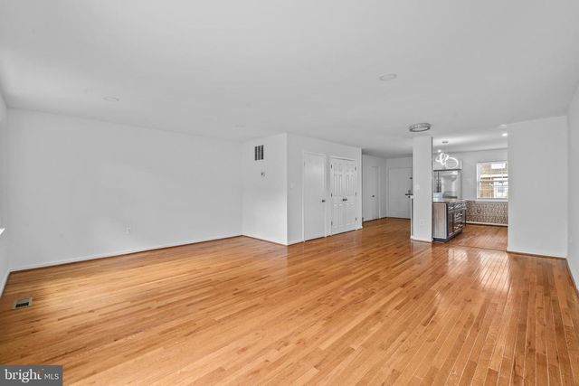 8387 WOODLINE CT, Manassas, VA 20110