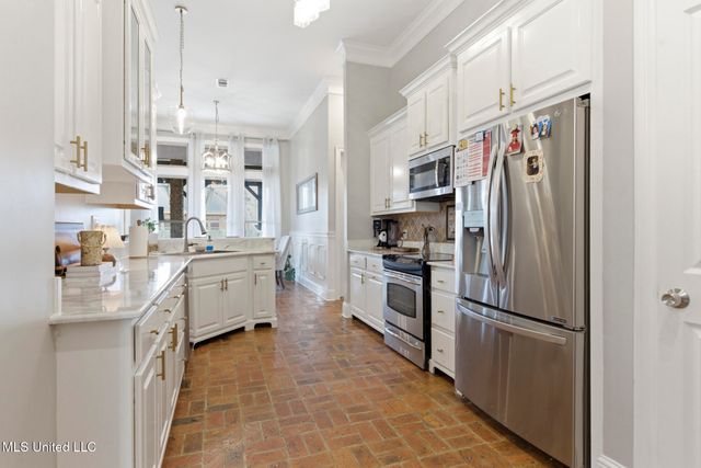 2305 Sunkist Country Club Road, Biloxi, MS 39532