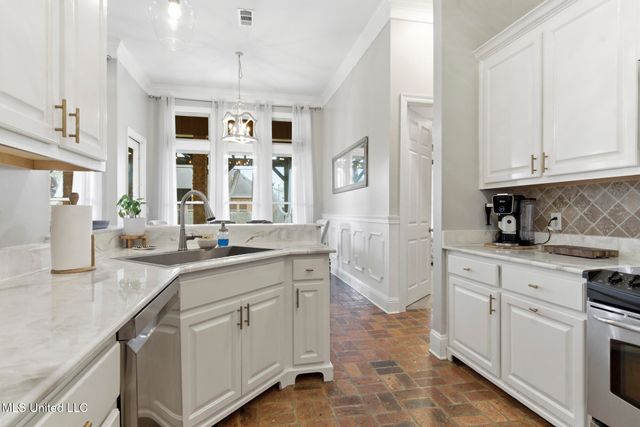 2305 Sunkist Country Club Road, Biloxi, MS 39532