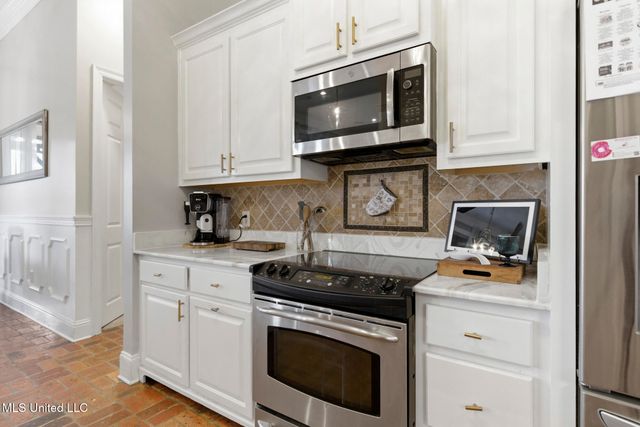 2305 Sunkist Country Club Road, Biloxi, MS 39532