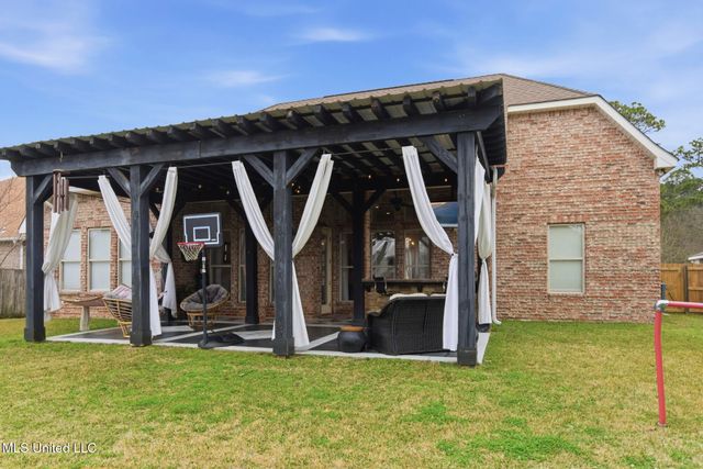 2305 Sunkist Country Club Road, Biloxi, MS 39532