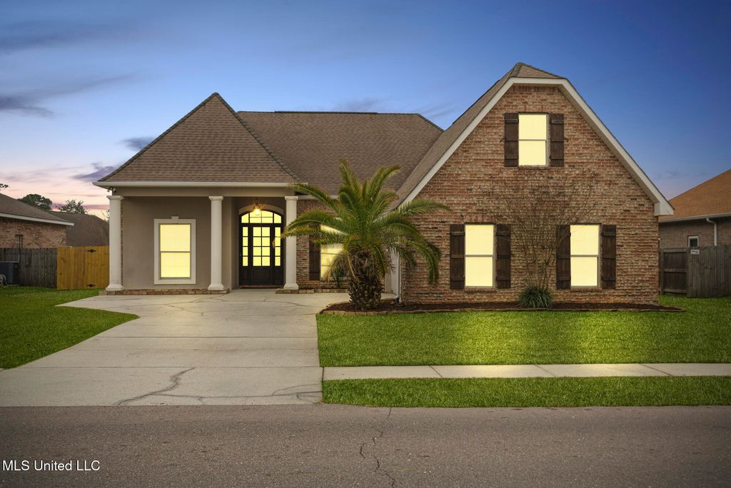 2305 Sunkist Country Club Road, Biloxi, MS 39532