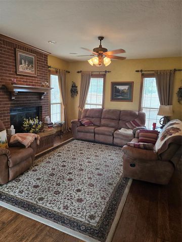 1300 Rolling Hills Drive, Harrah, OK 73045