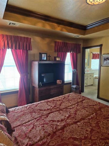 1300 Rolling Hills Drive, Harrah, OK 73045