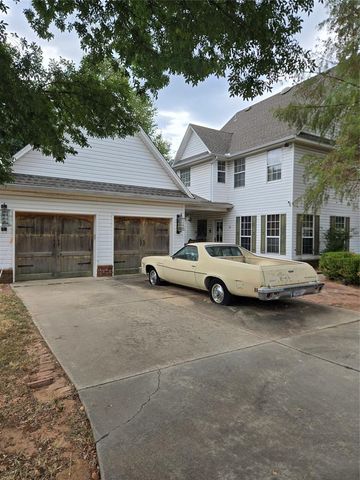 1300 Rolling Hills Drive, Harrah, OK 73045