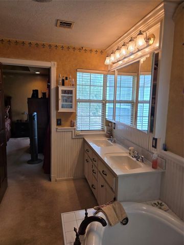 1300 Rolling Hills Drive, Harrah, OK 73045