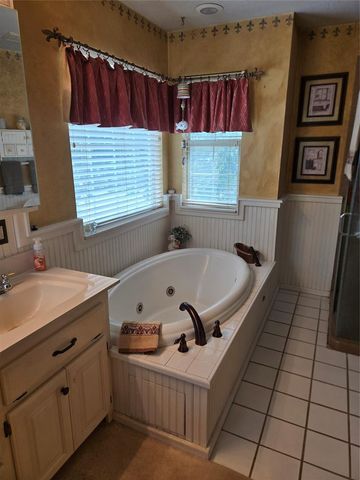 1300 Rolling Hills Drive, Harrah, OK 73045