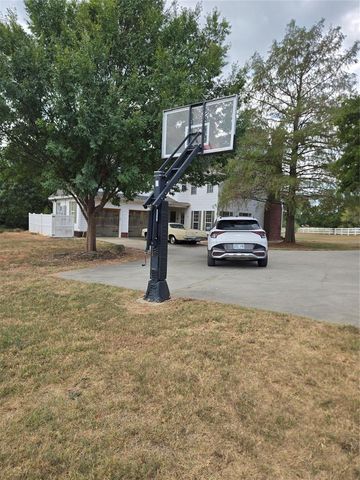 1300 Rolling Hills Drive, Harrah, OK 73045