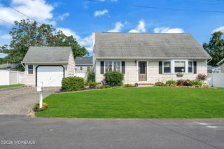 728 Neptune Avenue, Beachwood, NJ 08722