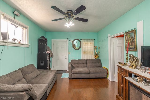 3201 W 54th Street, Cleveland, OH 44102