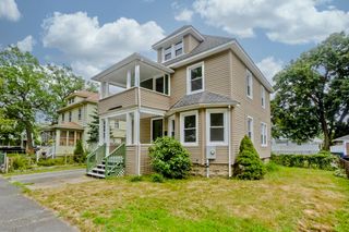 191 Phoenix Ter, Springfield, MA 01104