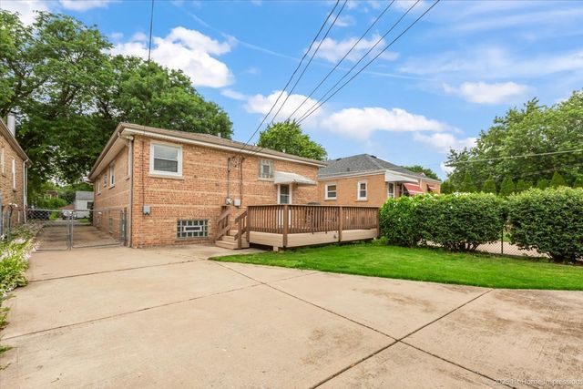 10423 S Sawyer Avenue, Chicago, IL 60655