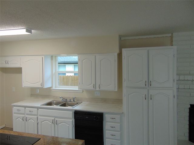 871 Magnolia Lane, Lancaster, TX 75146