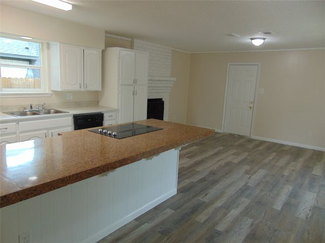 871 Magnolia Lane, Lancaster, TX 75146