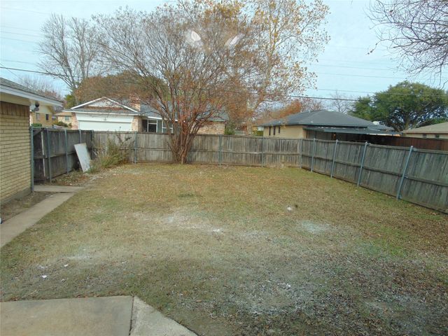 871 Magnolia Lane, Lancaster, TX 75146