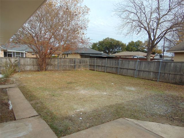 871 Magnolia Lane, Lancaster, TX 75146