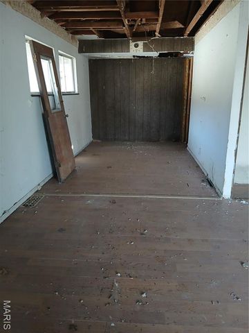 10612 Spring Garden Drive, St Louis, MO 63137