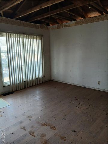 10612 Spring Garden Drive, St Louis, MO 63137