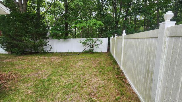 200 Oak Avenue, Flanders, NY 11901