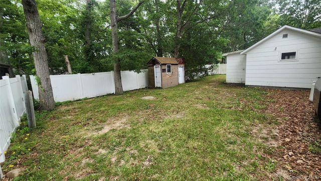 200 Oak Avenue, Flanders, NY 11901