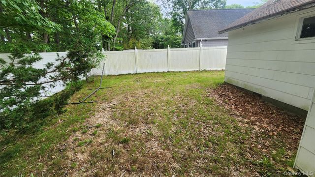 200 Oak Avenue, Flanders, NY 11901