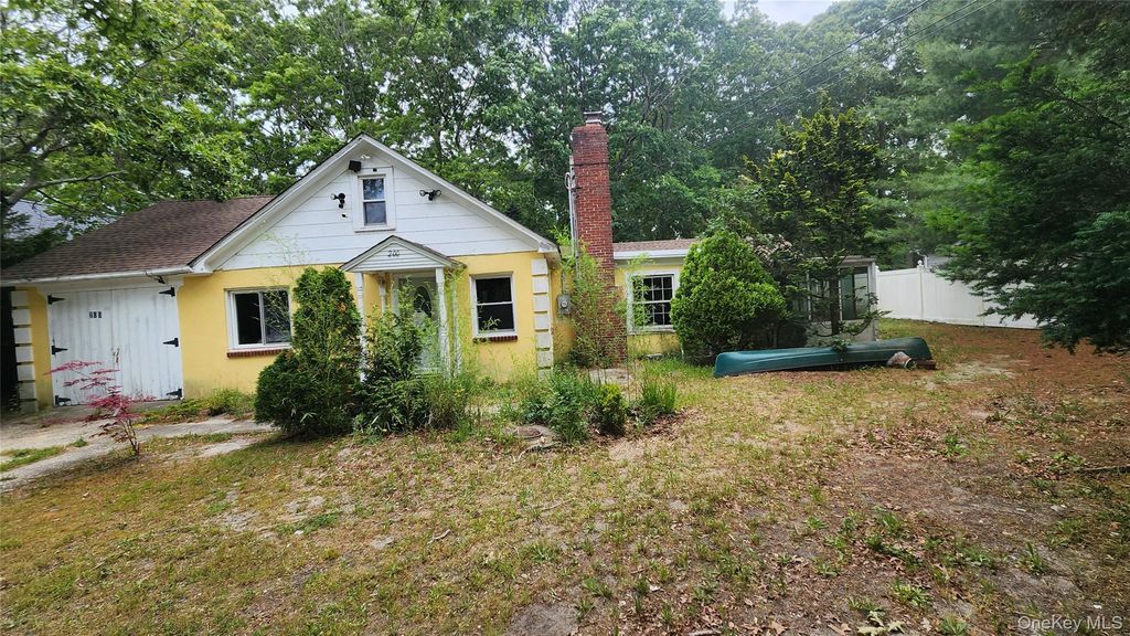 200 Oak Avenue, Flanders, NY 11901