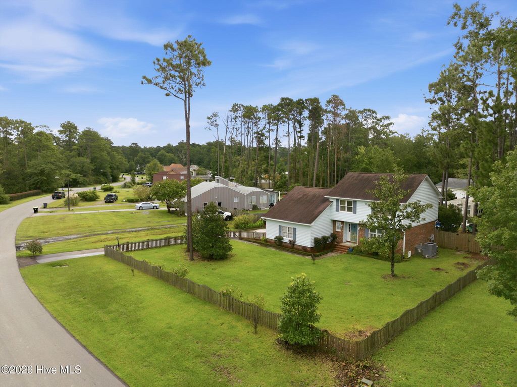 10017 N Olde Towne Wynd SE, Belville, NC 28451