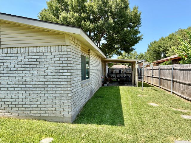 1322 Paris Drive, Garland, TX 75040