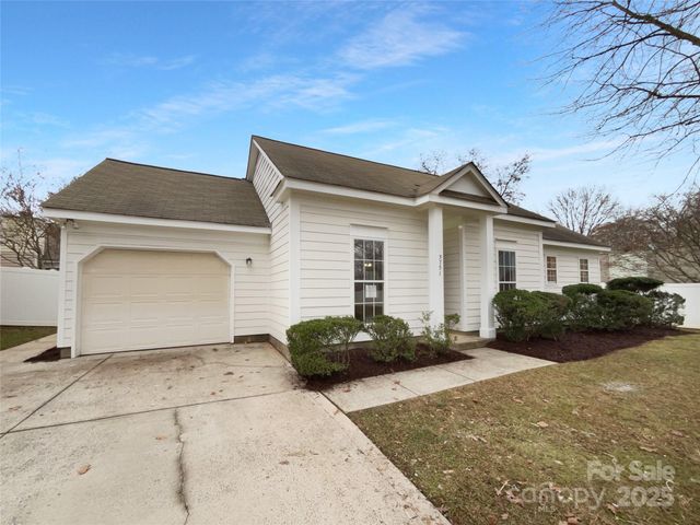 5751 Ebley Lane, Charlotte, NC 28227