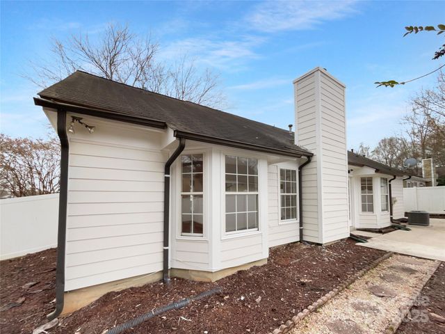 5751 Ebley Lane, Charlotte, NC 28227