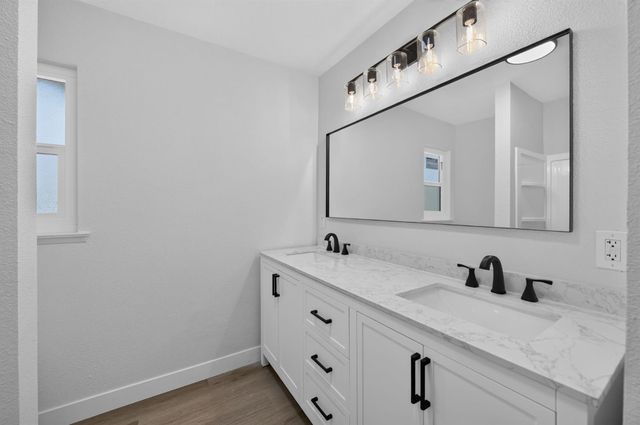 210 N Sunnyside Avenue, Clovis, CA 93611