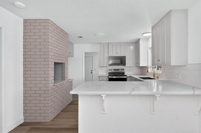 210 N Sunnyside Avenue, Clovis, CA 93611