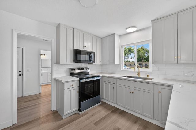 210 N Sunnyside Avenue, Clovis, CA 93611