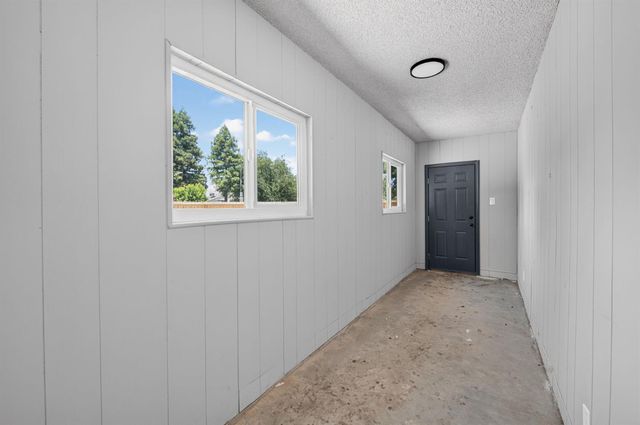 210 N Sunnyside Avenue, Clovis, CA 93611