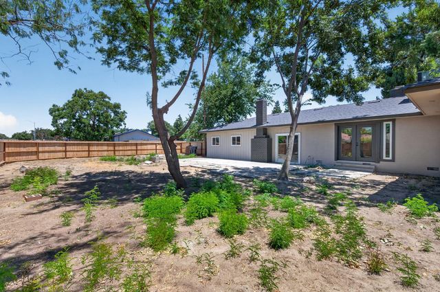 210 N Sunnyside Avenue, Clovis, CA 93611