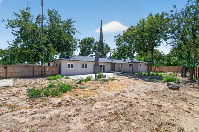 210 N Sunnyside Avenue, Clovis, CA 93611