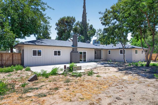 210 N Sunnyside Avenue, Clovis, CA 93611