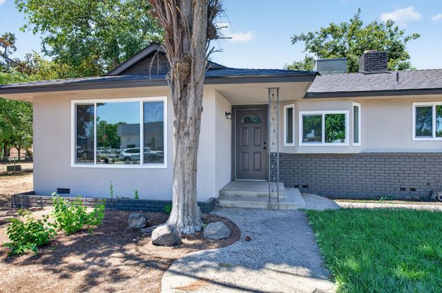 210 N Sunnyside Avenue, Clovis, CA 93611
