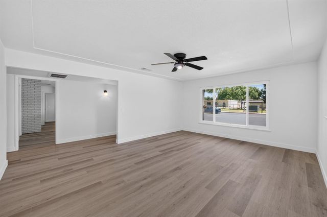210 N Sunnyside Avenue, Clovis, CA 93611