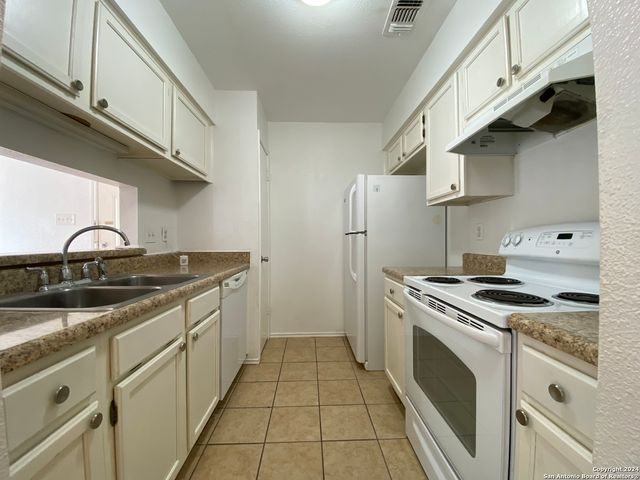 810 STATION ST, Converse, TX 78109