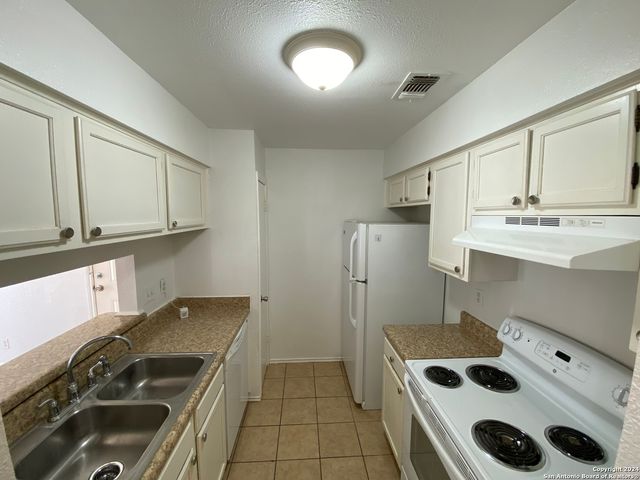 810 STATION ST, Converse, TX 78109