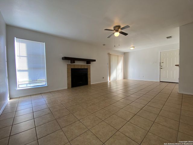 810 STATION ST, Converse, TX 78109