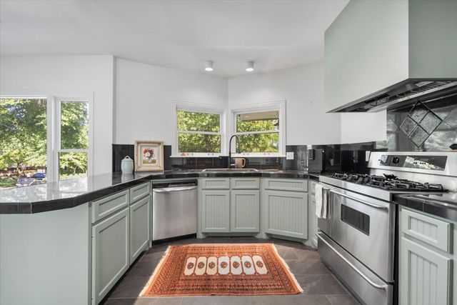 1420 S Donnybrook Avenue, Tyler, TX 75701