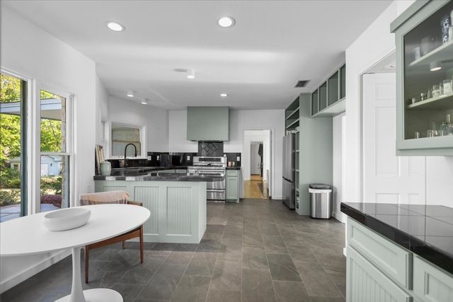 1420 S Donnybrook Avenue, Tyler, TX 75701