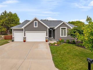 8444 Shady Bend Road, Lenexa, KS 66227