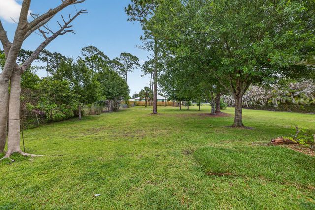 5606 Silver Oak Drive, Fort Pierce, FL 34982