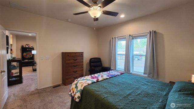 375 Sextans Avenue SW, Ocean Shores, WA 98569