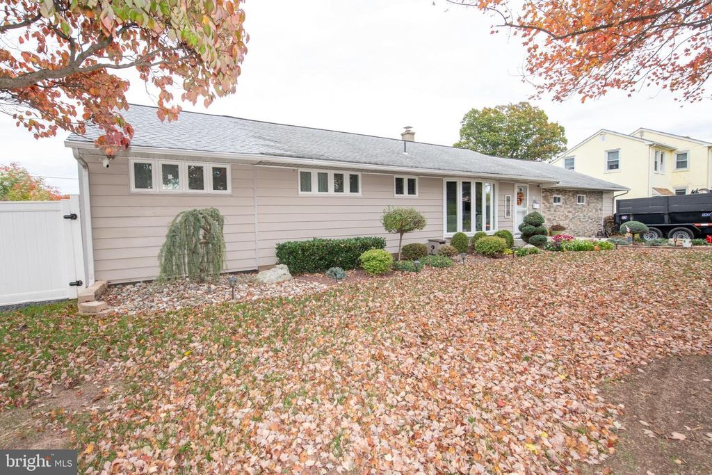 1309 CLYDE RD, Warminster, PA 18974